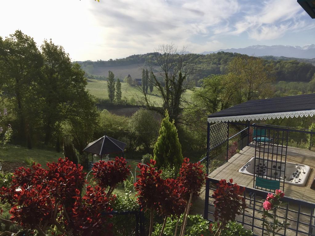 Les Gites De La Maison Bleue D'Estialescq 外观 照片